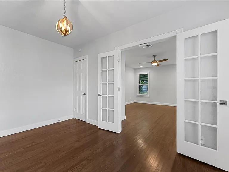 1119 Clinton St — Photo 6