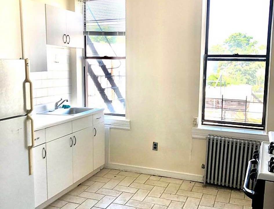 1st image of 1912 8th Ave APT 2R