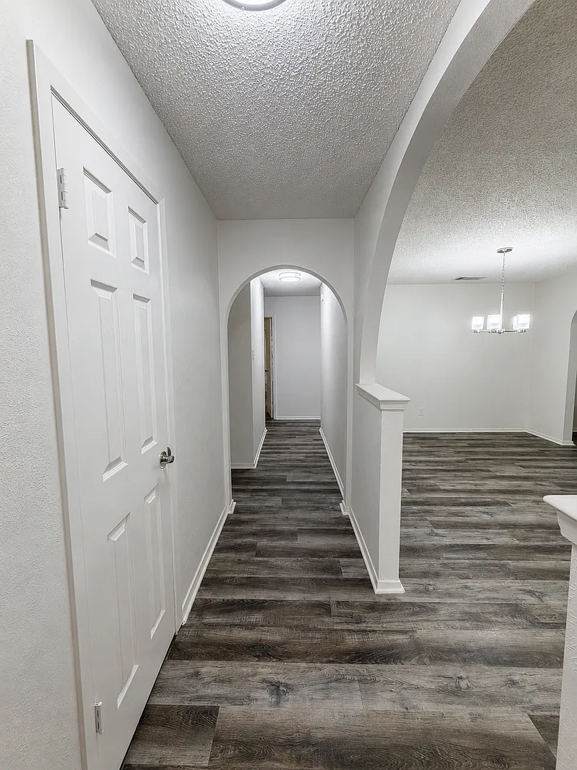 3-Bedroom, 2 Bath Single Family for Rent in Arlington, TX | Attached Garage & Modern Kitchen — Photo 2