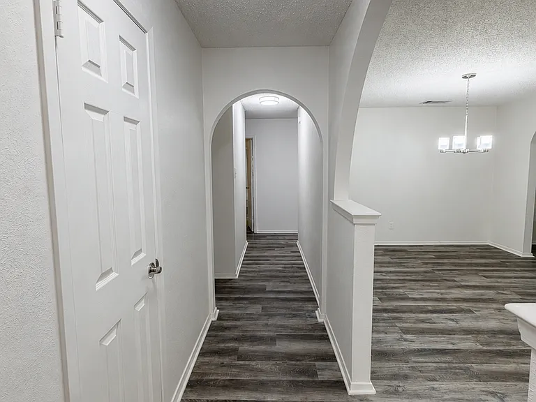 5309 Holly Trl — Photo 2