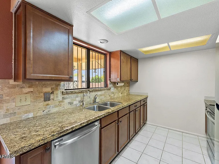 21007 N Sunglow Dr — Photo 4