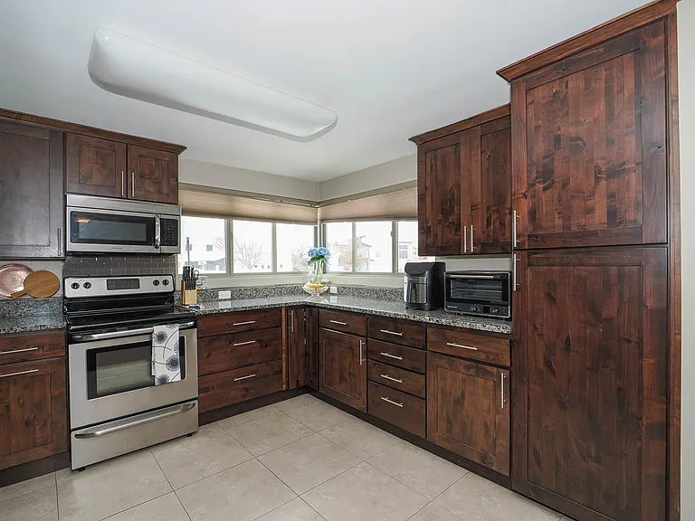 1244 E Malvern Ave — Photo 2