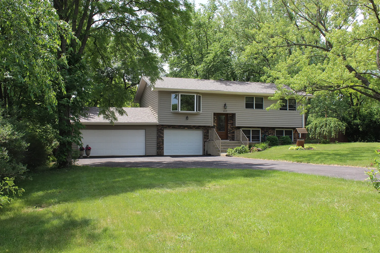 2019 E Maple St photo 1