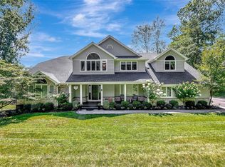 8 Riverview Ter, Smithtown, NY 11787