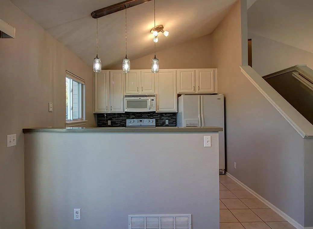 3 bed, 1280 sqft, $2,095 — Photo 3