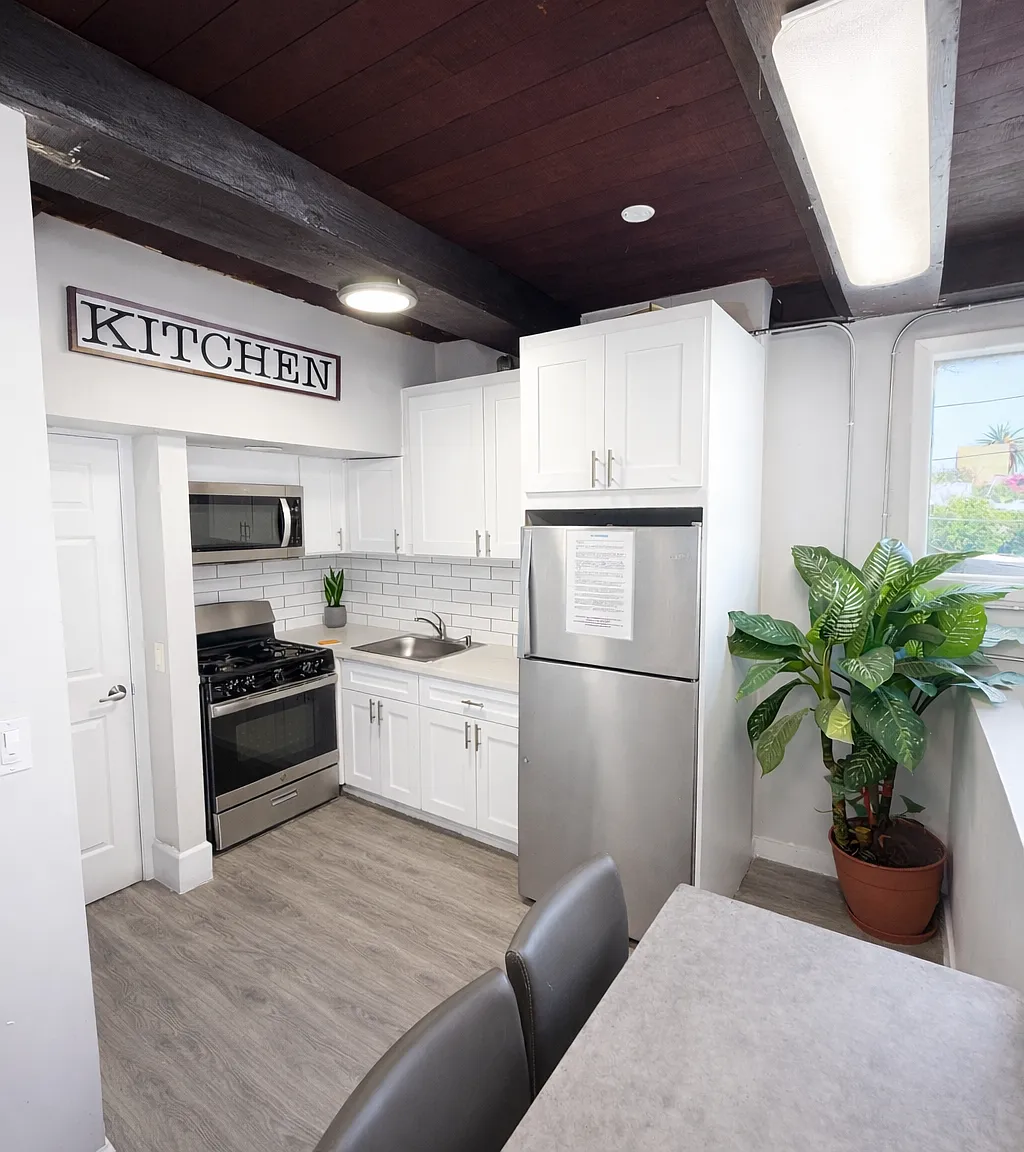 3 bed, $980 — Photo 2