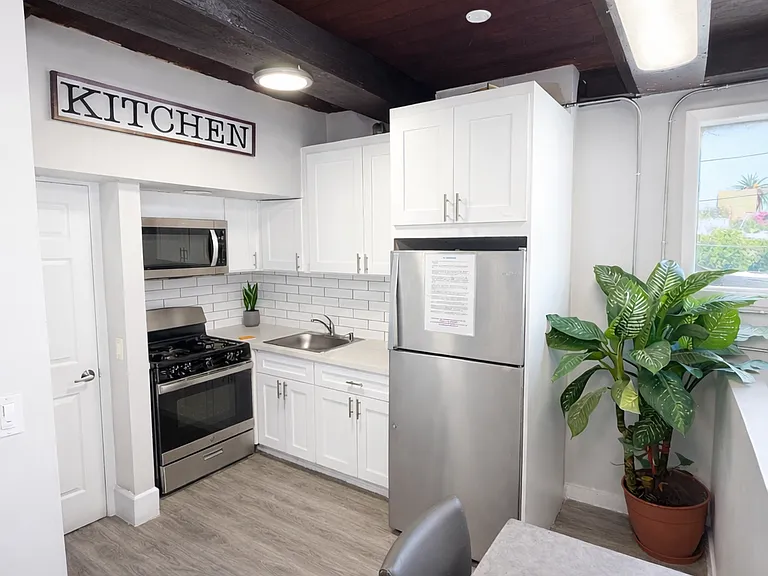 1248 W 24th St #2A — Photo 2