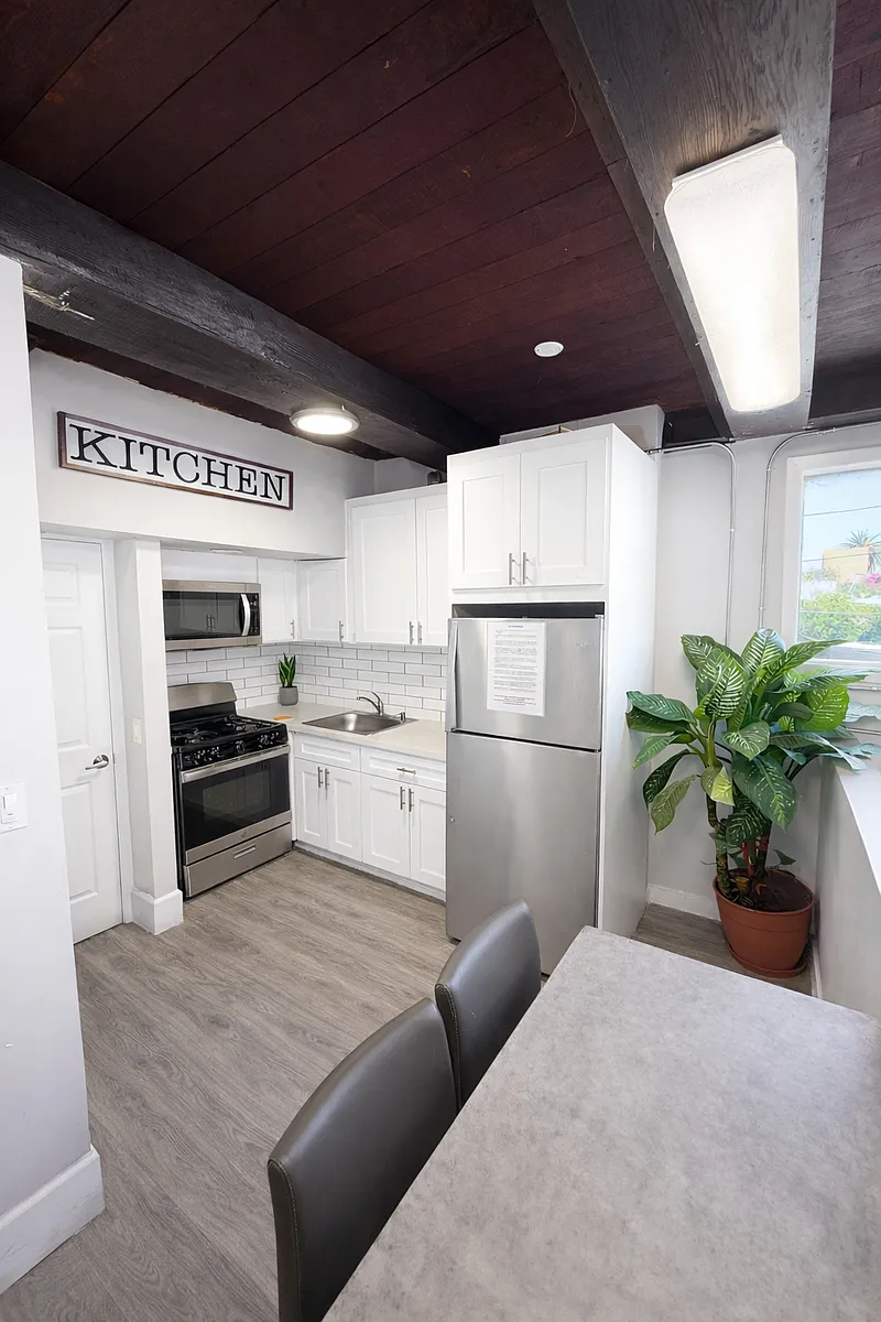 Building Photo - 1248 W 24th St #2A