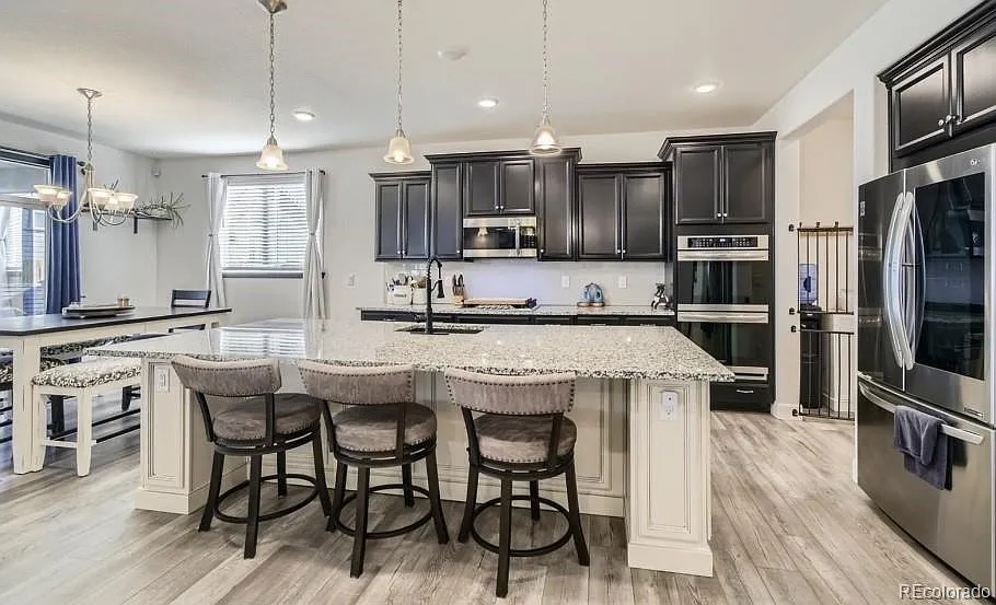3 bed, 2.0 bath, 2186 sqft, $3,300 — Photo 4