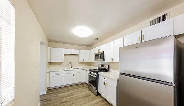 2311 W Whitton Ave — Photo 5