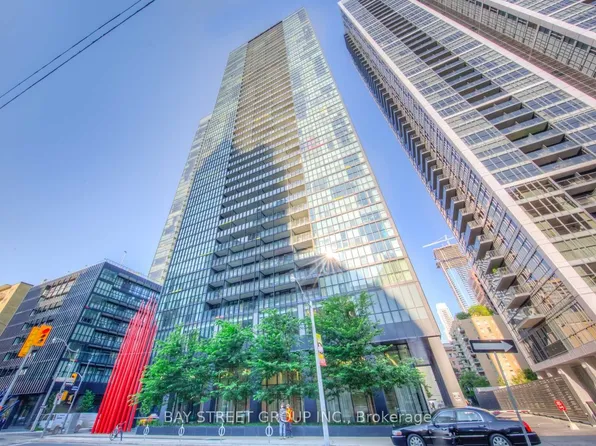 110 Charles St E, Toronto, ON