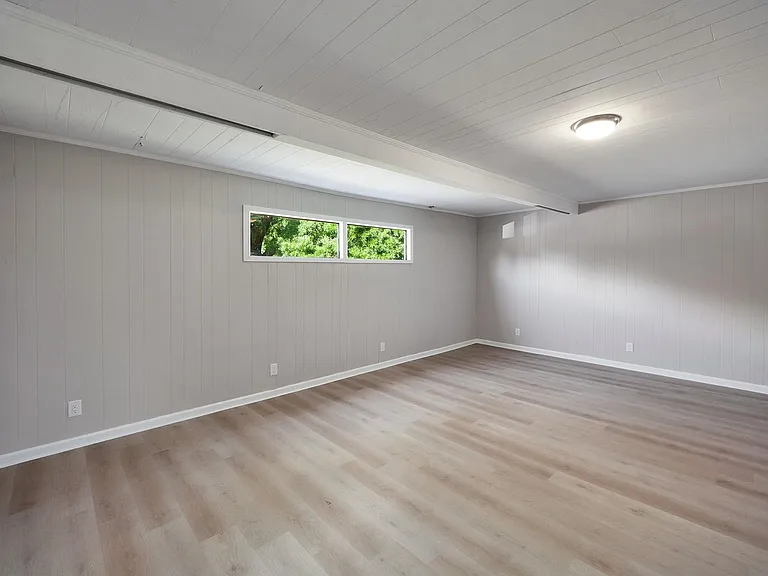90 Shaw Ln — Photo 31