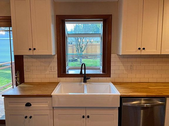 Oversized, farmhouse sink