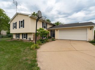 1411 Chadwick Dr, Normal, IL 61761