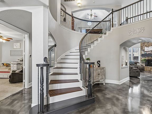 5th image of 2803 Deerhurst Dr