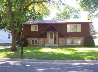 1317 17th St SW, Willmar, MN 56201