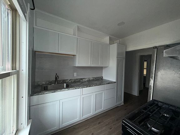 3rd image of 325 Fredonia Ave #1