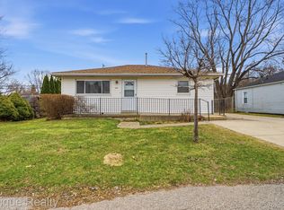 3197 Crooks Rd, Rochester Hills, MI 48309