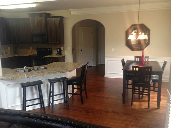 3rd image of 637 Telegraph Dr