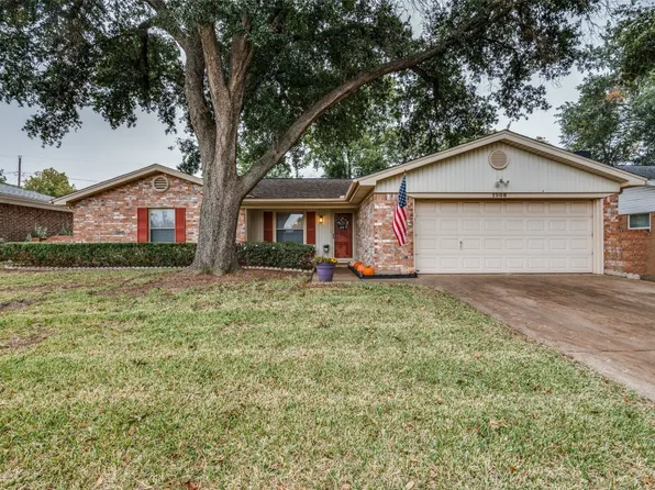 1908 Lexington Pl, Bedford, TX 76022