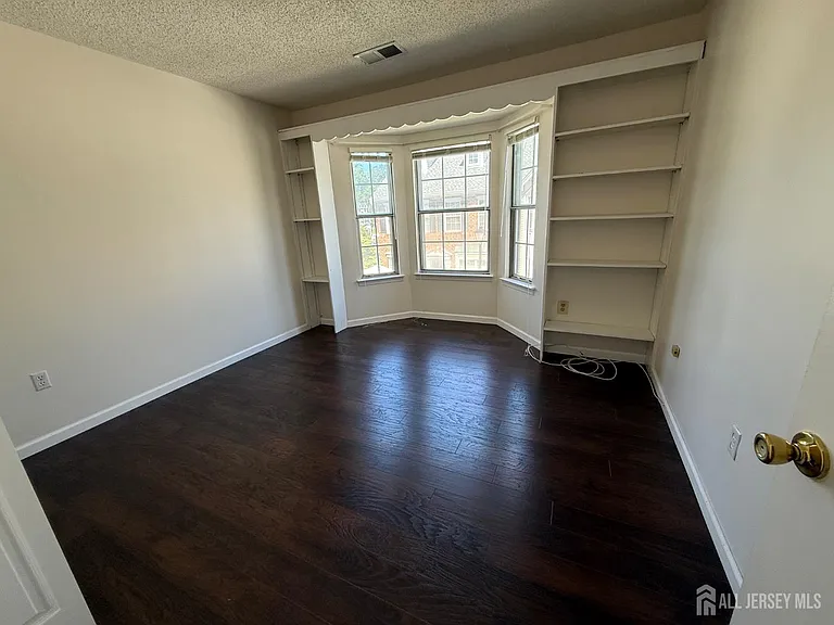 207 Darwin Ln — Photo 12