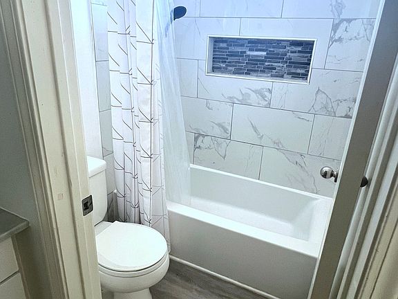 3rd image of 425 W Summerfield Cir