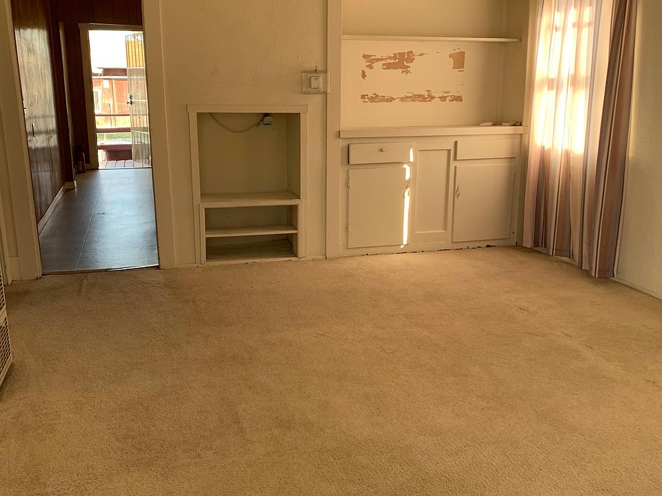 2nd image of 563 Claire St