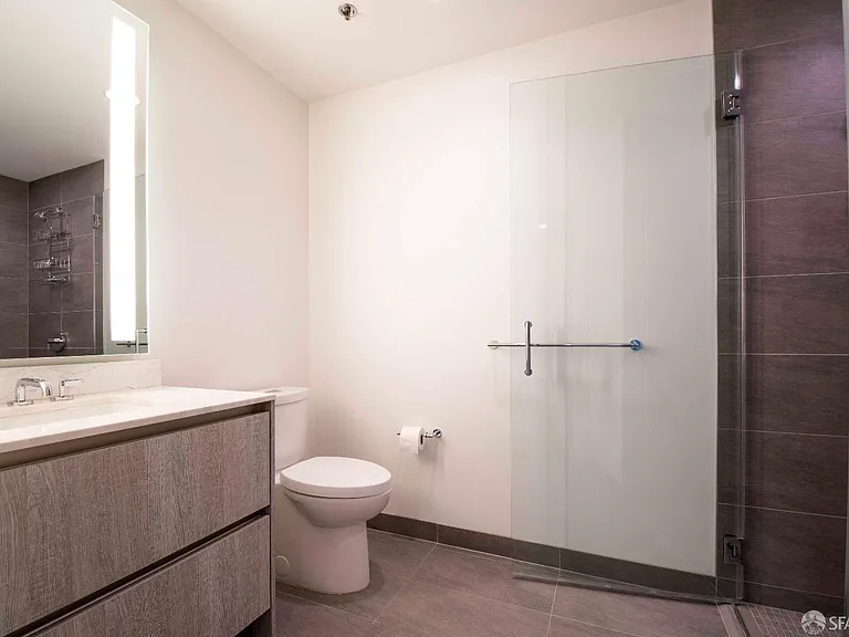 338 Main St #7G — Photo 5