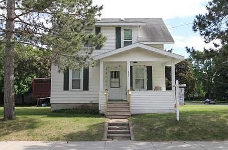 1st image of 822 2nd St N