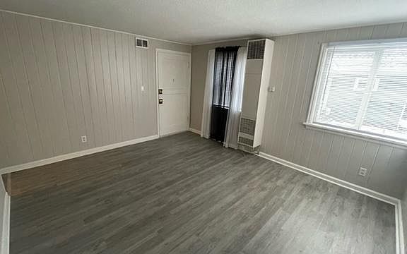 2nd image of 2105 McDougall Ave #4