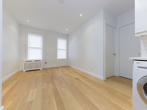 2nd image of 146 Mulberry St APT 16