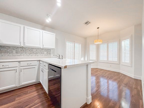 5th image of 2210 E Monona Dr