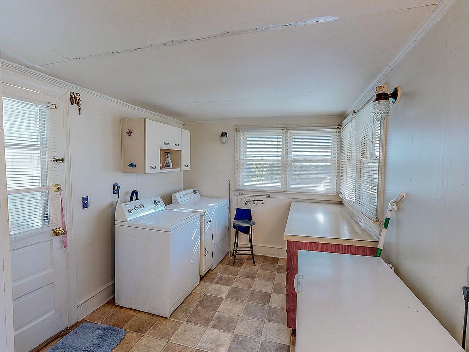 1st image of 106 Old Surl Rd