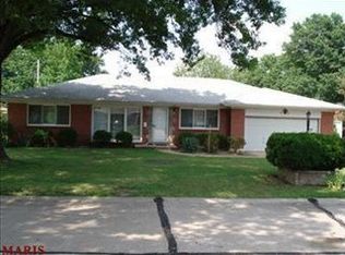 5901 Apple Valley Dr, Saint Louis, MO 63123
