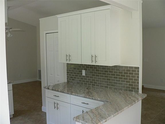 5th image of 1156 SE Clifton Ln