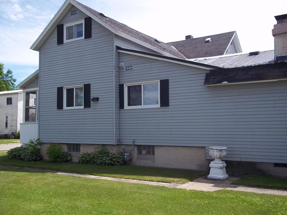 2nd image of 1223 Logan Ave