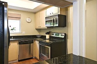 Kitchen :: 81 Corte Lenosa H