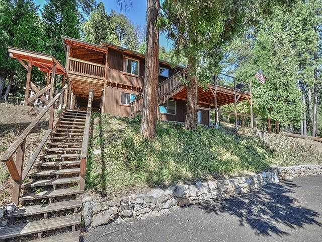 1st image of 16475 McKenzie Dr