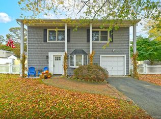 31 Rome St, East Patchogue, NY 11772