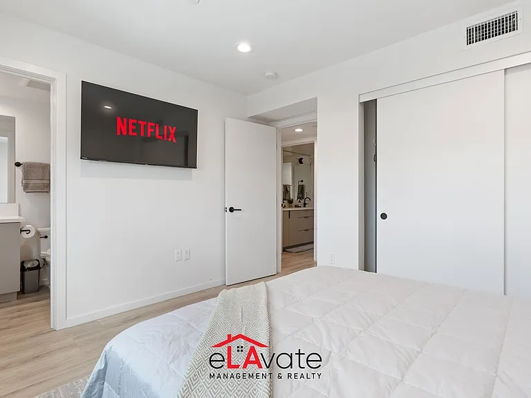 1035 N Serrano Ave #3 — Photo 11