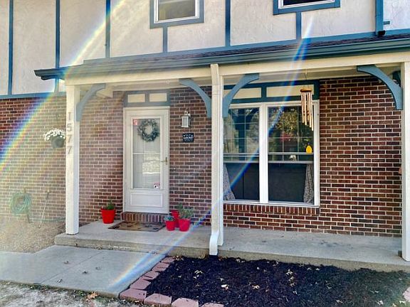 2nd image of 1577 N Lakewood Dr