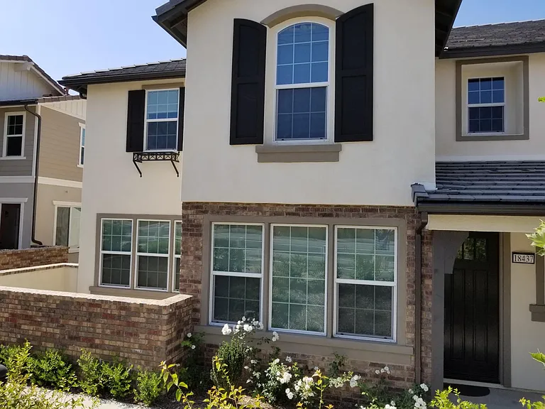 18437 Stables Ln — Photo 3