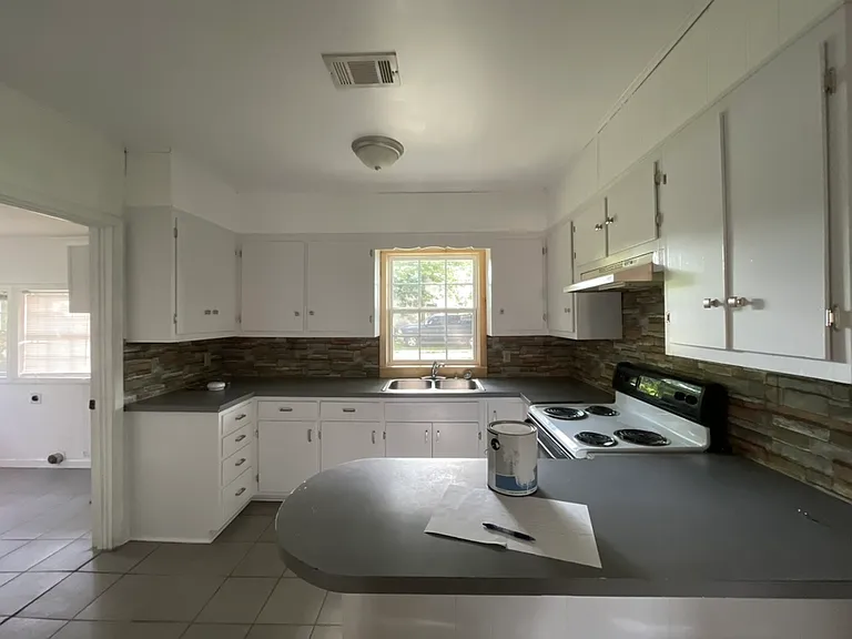 701 W McRae Ave — Photo 8