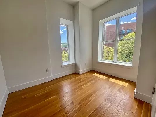 2nd image of 127 Lefferts Pl #4C
