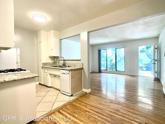 3rd image of 11510 Iowa Ave #9915633