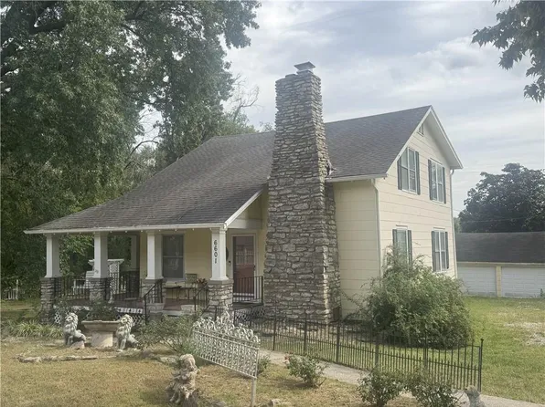 6601 E 137th St, Grandview, MO 64030