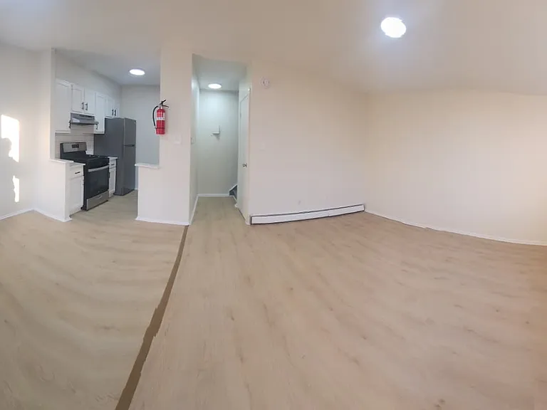 2200 Hamilton Ave — Photo 2