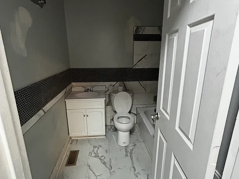 7585 Blanding Dr — Photo 5