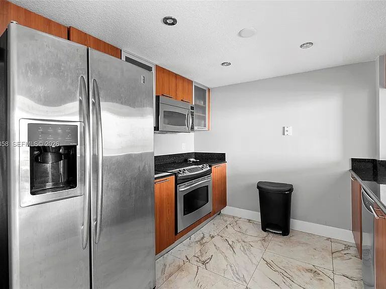 1800 N Bayshore Dr #1806 — Photo 8