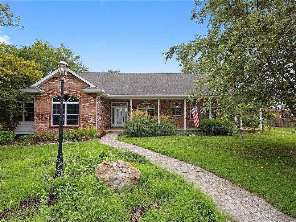 1st image of 304 Woods Manor Dr